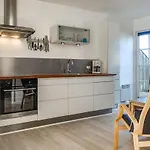 2 Bedroom Lovely In Aakirkeby شقة *