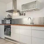 2 Bedroom Lovely In Aakirkeby شقة