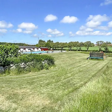 2 Bedroom Lovely In Aakirkeby Apartmán *
