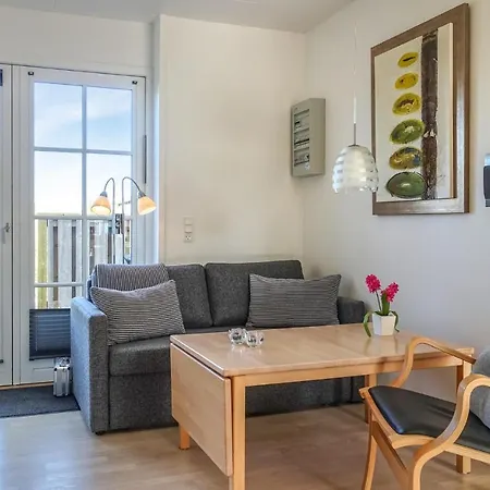 アパート 2 Bedroom Lovely In Aakirkeby Åkirkeby