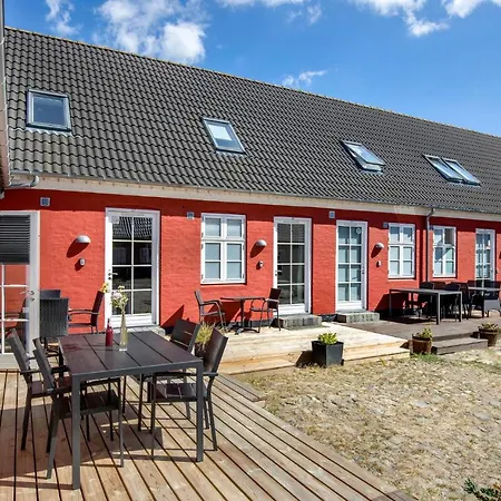 2 Bedroom Lovely In Aakirkeby شقة Åkirkeby