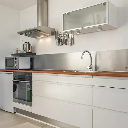 Stunning In Aakirkeby With Kitchen Apartment