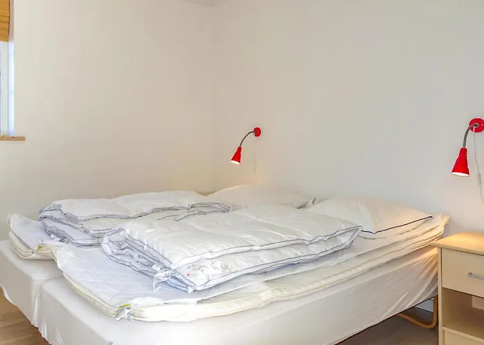 2 Bedroom Lovely In Aakirkeby Åkirkeby